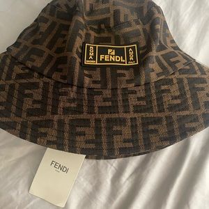 Fashion bucket hat